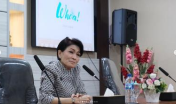 Mora Chairina Nasution Berikan Pelatihan Pemahaman Perilaku Konsumen kepada Mahasiswa UMSU