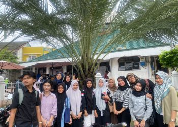 HMJ MANAJEMEN PAJAK MEMBAGIKAN MAKANAN GRATIS DI JUM’AT BERKAH