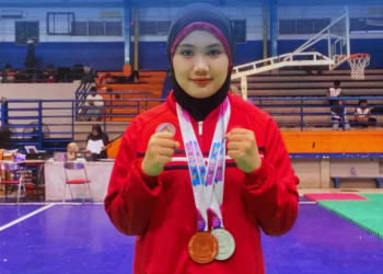IMSANINA BERUTU MERAIH 2 MEDALI DENGAN KATEGORI FIGHTER DAN KATEGORI SENI SENJATA TUNGGAL