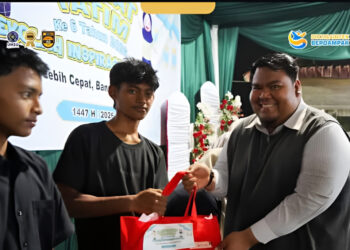 Wakil Dekan 3 M. Shareza Hafiz, S.E., M.Acc. FEB UMSU Salurkan Bantuan Untuk Anak Yatim Terdampak Bencana  Di Aceh Tamiang