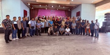 Para Dosen FEB UMSU Membangun Kebersamaan dan Mempererat Silaturahmi Di Pantai